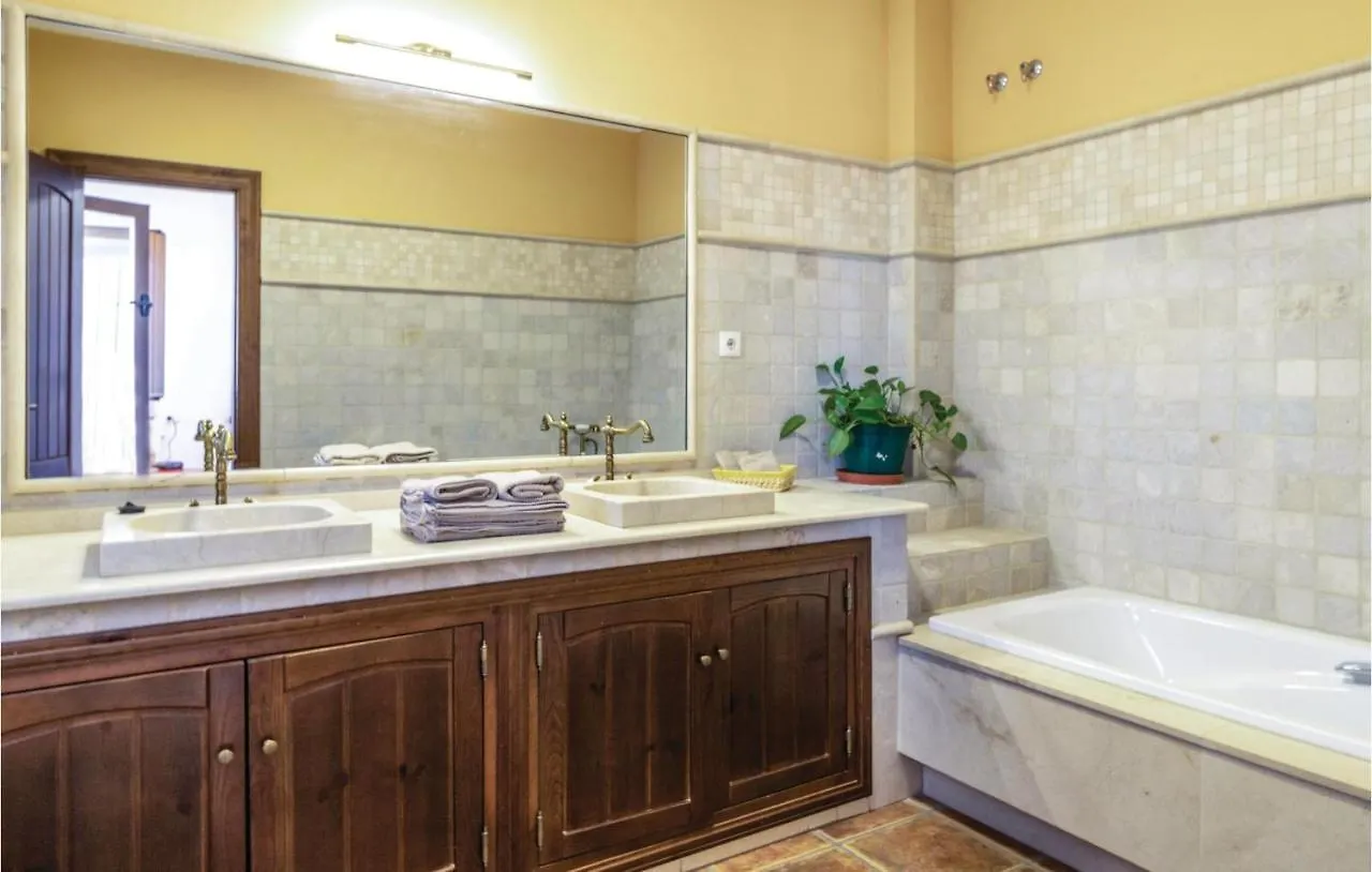 Nyaraló Nice Home In Benalmadena With 5 Bedrooms, Wifi And Outdoor Swimming Pool